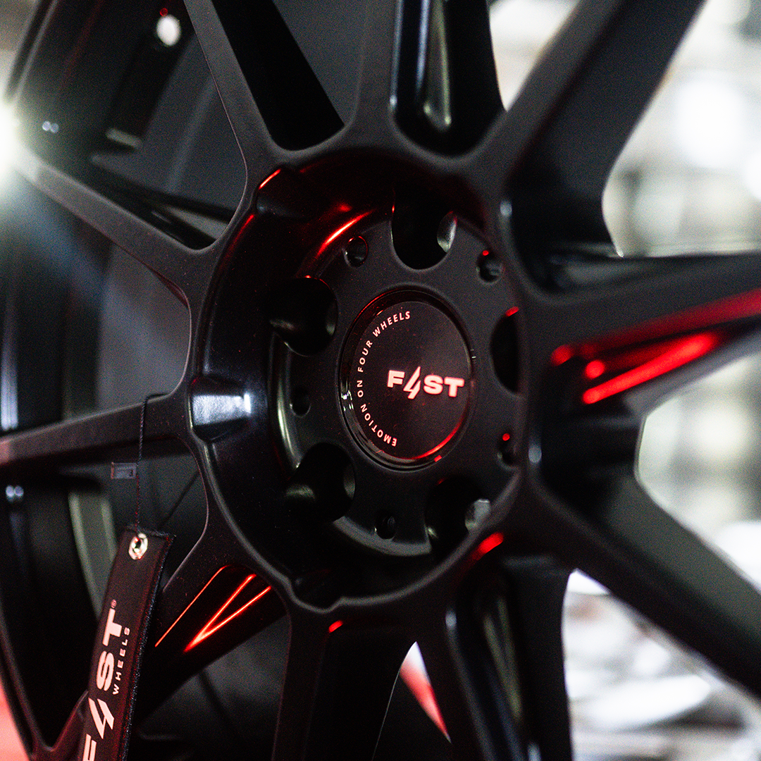 F4ST Three 19"x8,5" Nero Acetinado