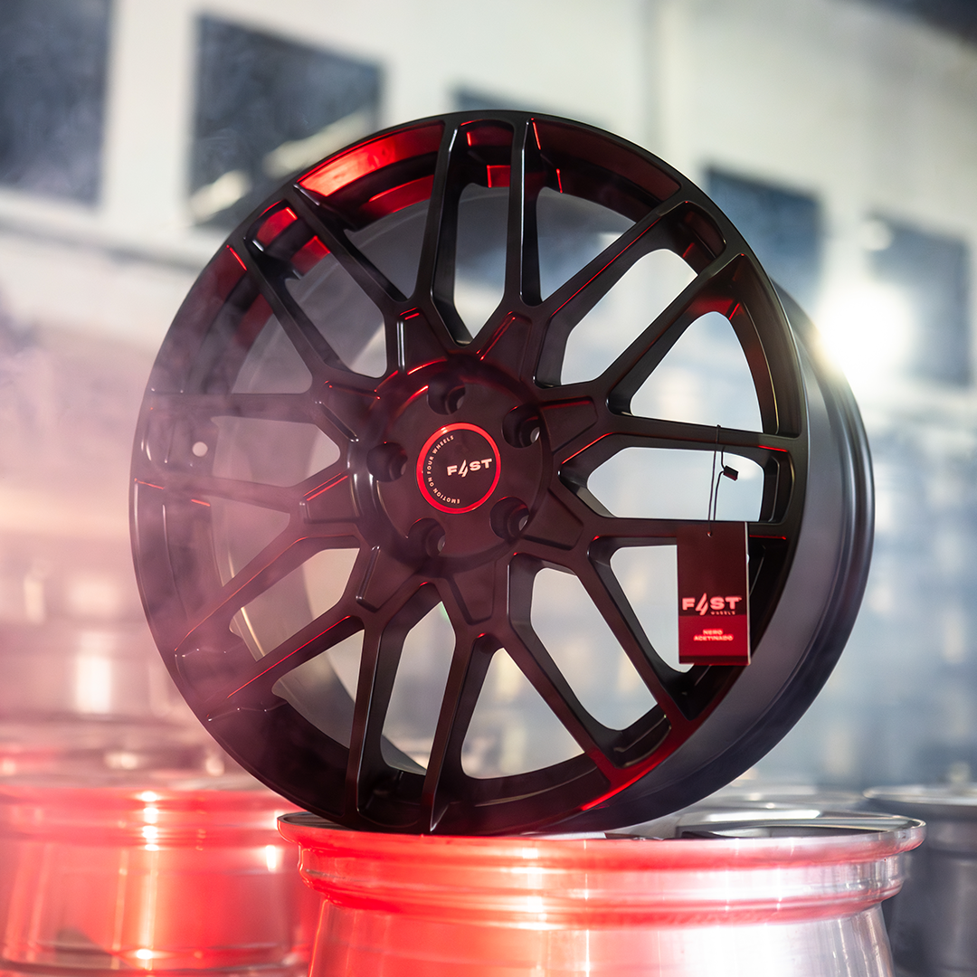 F4ST Two 19"x8,5" Nero Acetinado