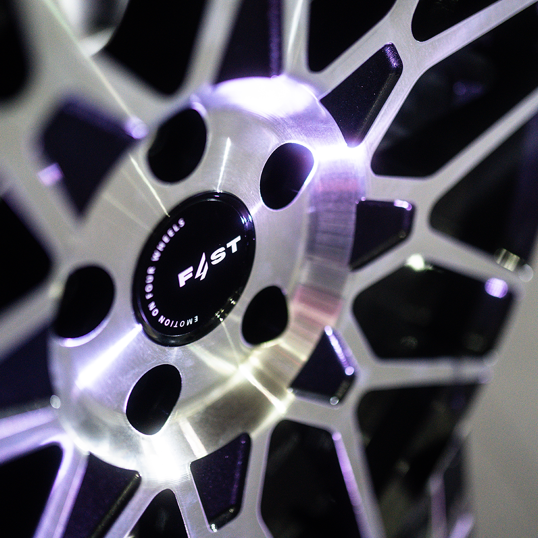 F4ST Two 19"x8,5" Diamantada Nero Piano