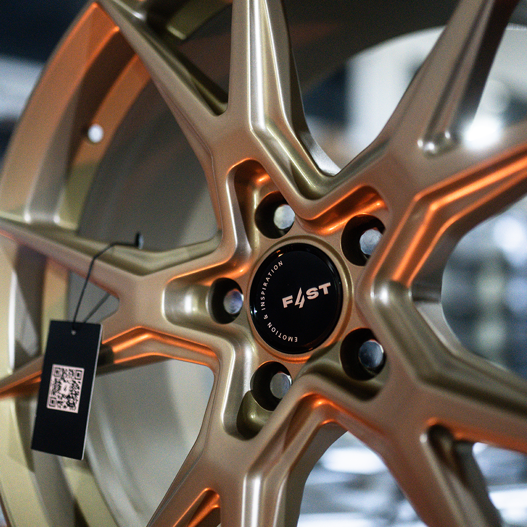 F4ST One 19"x8,5" Gold Monza