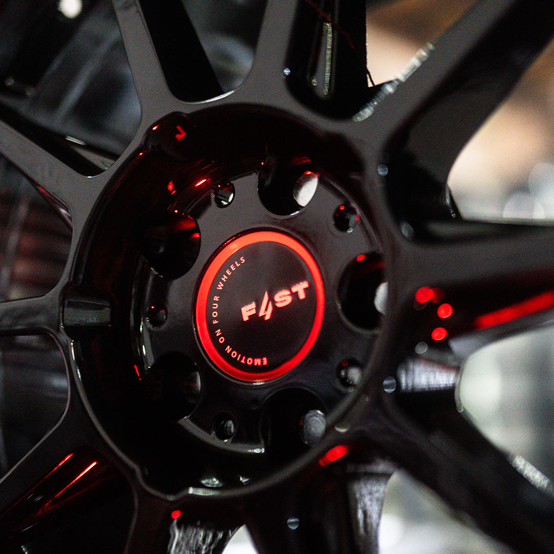 F4ST Three 19"x8,5" Nero Pìano